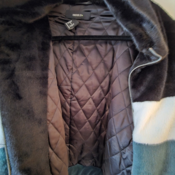 Fuzzy Cropped Jacket - Picture 3 of 4